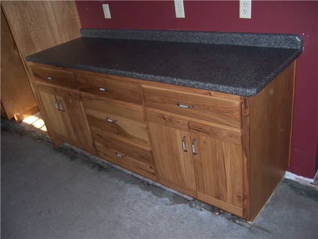 Cabinet style - standard reveal / Door style - planked / Slab drawer fronts